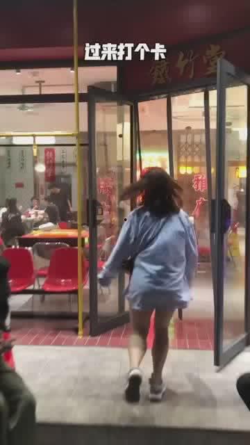 去长沙偶遇明星,明星惊喜现身，瞬间点燃粉丝热情