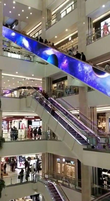 赛格中心网红电梯,打卡新地标，体验魔幻穿梭之旅