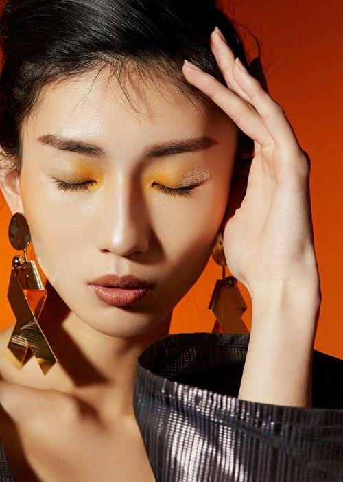 怎么样能做明星化妆师,技能与魅力的完美融合