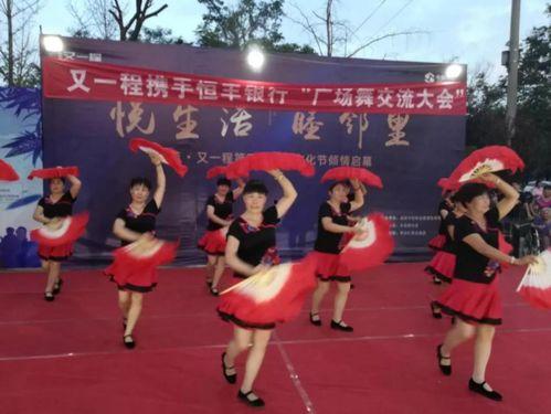 微头条广场舞比心