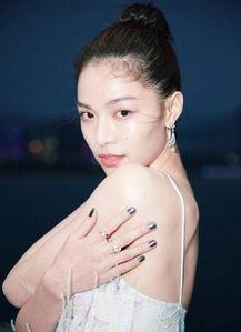 亚洲女明星时尚面孔,揭秘女明星们的魅力轮廓